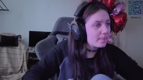 Snapshot of holy_kveta chatting on February 28, 3:51 am Kviki online show from February 28, 3:51 am