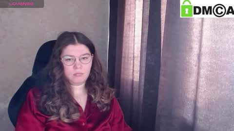 Snapshot of holy_michela chatting on February 11, 5:12 am Welcome guys Pleasure to see you all here My name is MichaelaTip menu is active Private is open online show from February 11, 5:12 am