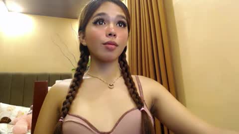 holy_molly1 online show from June 6, 3:11 am