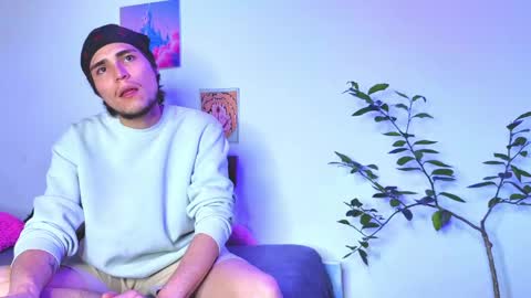 Snapshot of holy_taby_ chatting on May 16, 7:34 pm online show from May 16, 7:34 pm