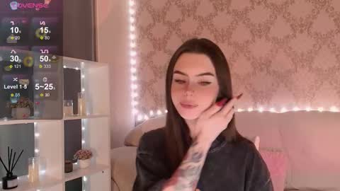 Mia online show from November 18, 3:23 am