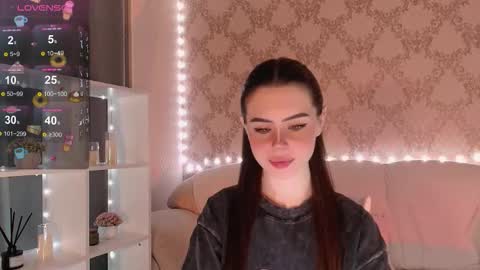 Mia online show from November 23, 3:28 am