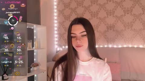 Mia online show from December 21, 3:24 am