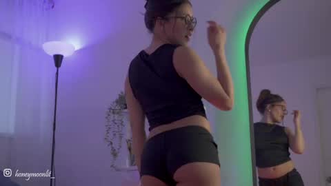 honeeeey_ online show from September 15, 10:32 pm