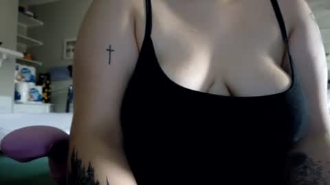 Snapshot of honeeyyy_pot chatting on October 12, 8:52 pm Honey online show from October 12, 8:52 pm