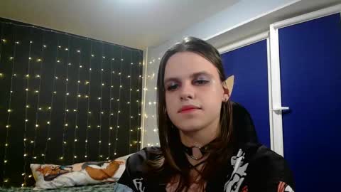 Honelints boyblonde hair AsterMIntfemboybrown hair online show from January 8, 6:09 pm