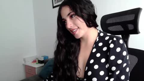 Snapshot of honey_aynur chatting on February 2, 3:39 pm Honey Aynu online show from February 2, 3:39 pm
