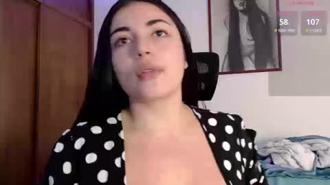 Snapshot of honey_aynur chatting on September 17, 8:10 pm Honey Aynu online show from September 17, 8:10 pm