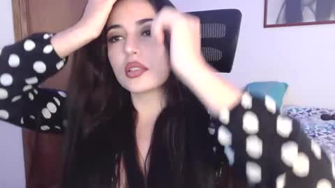 Snapshot of honey_aynur chatting on October 14, 6:20 pm Honey Aynu online show from October 14, 6:20 pm