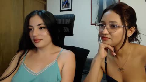 Snapshot of honey_aynur chatting on February 17, 6:36 pm Honey Aynu online show from February 17, 6:36 pm