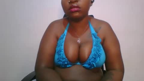 Snapshot of honey_beb chatting on October 12, 4:50 pm honey_beb online show from October 12, 4:50 pm