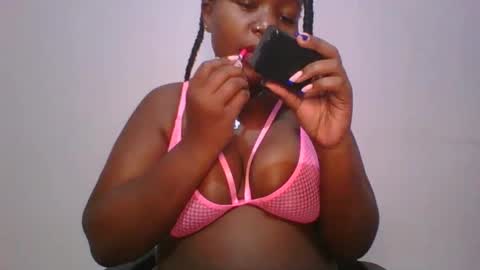 Snapshot of honey_beb chatting on October 19, 2:23 am honey_beb online show from October 19, 2:23 am