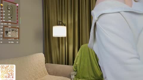 Snapshot of honey_kors chatting on February 27, 8:09 pm Lina online show from February 27, 8:09 pm