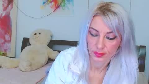 honey_lara online show from February 2, 12:09 am