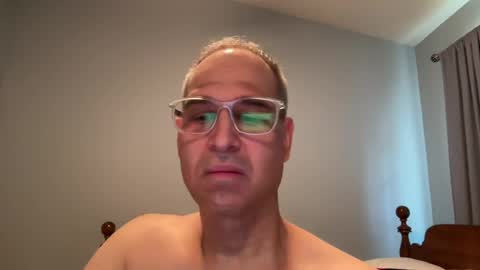 Snapshot of honey_man14 chatting on June 17, 3:35 pm honey_man14 online show from June 17, 3:35 pm