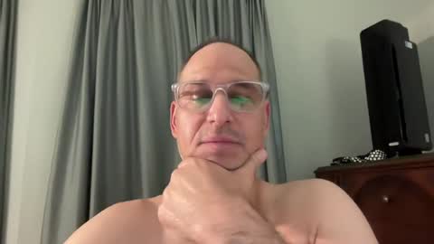 Snapshot of honey_man14 chatting on July 17, 4:01 pm honey_man14 online show from July 17, 4:01 pm