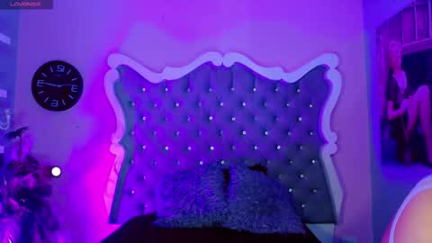 Snapshot of honey_moontsts chatting on March 4, 12:11 pm honey_moontsts online show from March 4, 12:11 pm