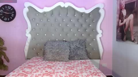 Snapshot of honey_moontsts chatting on March 8, 12:31 pm honey_moontsts online show from March 8, 12:31 pm