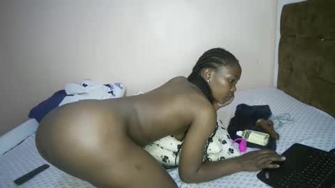 Snapshot of honey_nubia0 chatting on November 27, 10:12 pm honey_nubia0 online show from November 27, 10:12 pm