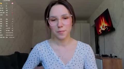 honey_peachy online show from May 7, 7:47 am