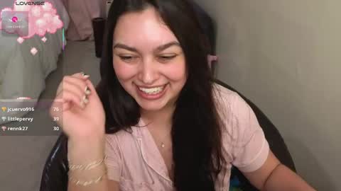 Tia online show from May 15, 11:45 pm