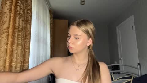 Klara online show from June 3, 2:33 pm