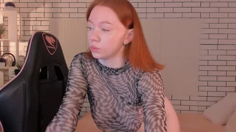 Snapshot of honeyautumn chatting on December 2, 11:51 pm honeyautumn online show from December 2, 11:51 pm