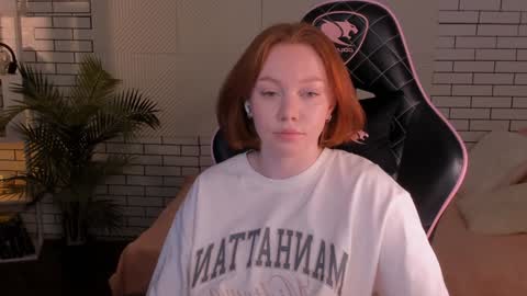 Snapshot of honeyautumn chatting on December 11, 2:30 am honeyautumn online show from December 11, 2:30 am