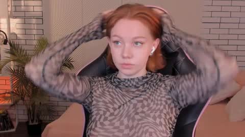 Snapshot of honeyautumn chatting on December 15, 12:07 am honeyautumn online show from December 15, 12:07 am