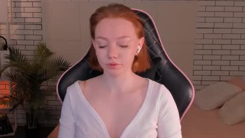 Snapshot of honeyautumn chatting on December 17, 10:43 pm honeyautumn online show from December 17, 10:43 pm