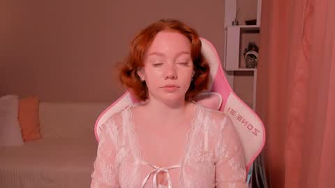 Snapshot of honeyautumn chatting on December 26, 12:36 am honeyautumn online show from December 26, 12:36 am