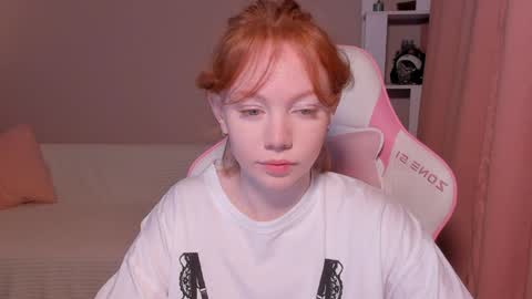 Snapshot of honeyautumn chatting on February 8, 12:06 am honeyautumn online show from February 8, 12:06 am