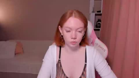 Snapshot of honeyautumn chatting on February 24, 12:30 am honeyautumn online show from February 24, 12:30 am