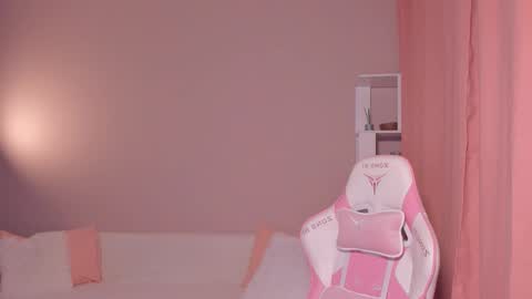 Snapshot of honeyautumn chatting on March 6, 12:32 am honeyautumn online show from March 6, 12:32 am