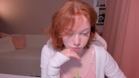 Snapshot of honeyautumn chatting on March 8, 12:33 am honeyautumn online show from March 8, 12:33 am