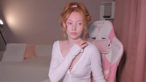 Snapshot of honeyautumn chatting on October 2, 11:34 pm honeyautumn online show from October 2, 11:34 pm