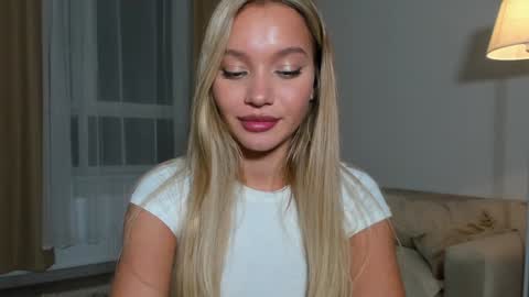 Snapshot of honeybae3 chatting on December 23, 2:17 pm Kira Instagram asaphoney Fansly asaphoney online show from December 23, 2:17 pm