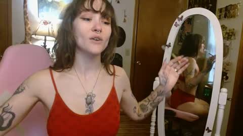 Snapshot of honeybeexo333 chatting on January 9, 3:44 pm Honey Bee online show from January 9, 3:44 pm