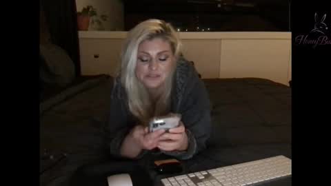 honeybuhnny online show from March 28, 6:57 am