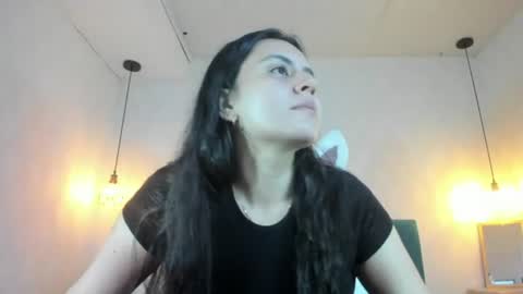 Snapshot of honeybuu_ chatting on July 19, 2:21 pm Emily online show from July 19, 2:21 pm
