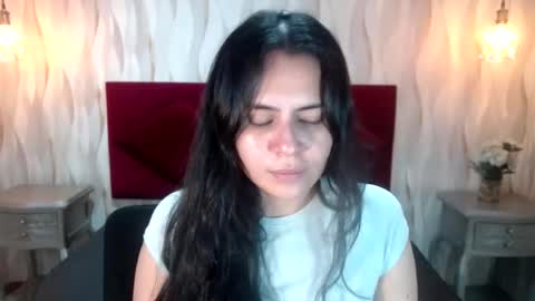 Snapshot of honeybuu_ chatting on July 27, 2:13 pm Emily online show from July 27, 2:13 pm