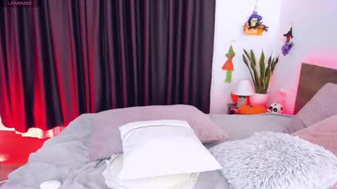 HoneyCarrol online show from October 27, 4:11 pm