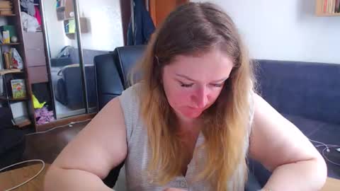 HoneydewMolly online show from April 1, 11:11 am