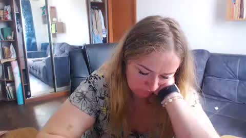 HoneydewMolly online show from May 23, 11:25 am