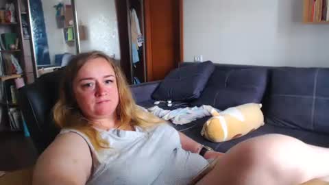 HoneydewMolly online show from May 25, 8:53 am