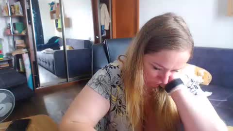 Snapshot of honeydewmolly chatting on July 9, 11:47 am HoneydewMolly online show from July 9, 11:47 am