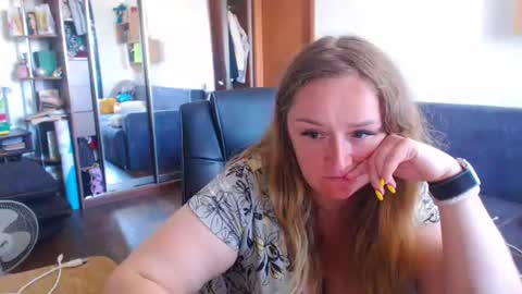 Snapshot of honeydewmolly chatting on July 17, 11:06 am HoneydewMolly online show from July 17, 11:06 am