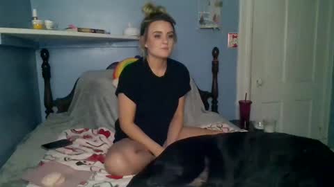 Snapshot of honeydrippinbunny chatting on February 6, 4:53 am HoneyDrippinBunny online show from February 6, 4:53 am