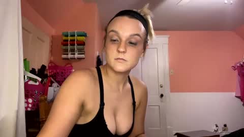 Snapshot of honeydrippinbunny chatting on February 15, 4:14 am HoneyDrippinBunny online show from February 15, 4:14 am