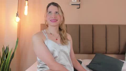 honeygray02 online show from October 15, 12:27 pm